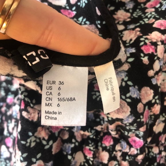 FLORAL ROMPER 💘 - Picture 4 of 4